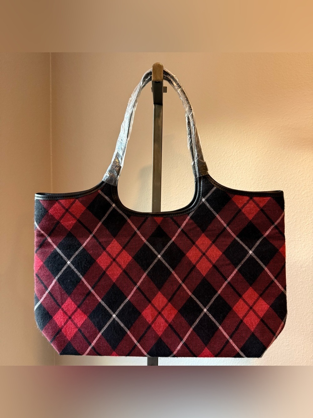 NWT Victoria’s Secret Red Black Plaid Large Tote Bag Holiday Shoulder Bag - Picture 2 of 6